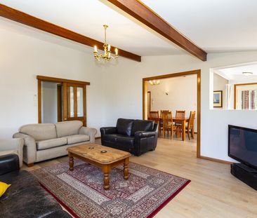 Spacious 4-bedroom home in Avonhead! - Photo 3