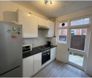 1 bedroom flat to rent - Photo 6