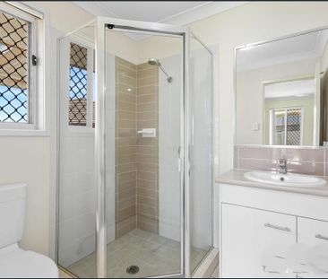 Four Bed Family Home ~ Backs onto Parkland! - Photo 1