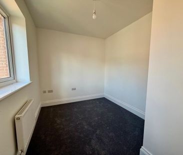 3 bedroom semi-detached house to rent - Photo 3