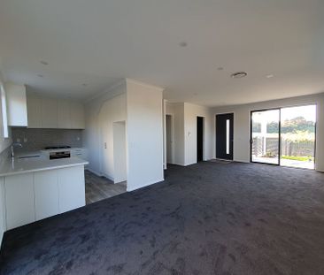 3 Bedroom Townhouse in Kenepuru, Porirua - Photo 3