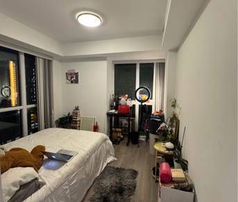 Stunning One Bedroom Studio - Photo 2