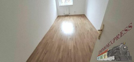 Sofort verfügbar! Unbefristete, wunderschöne, neu sanierte Wohnung! Preis inkl. Heizkosten und Warmwasser! - Photo 2