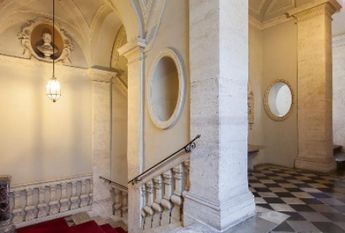 Center-Historic Jewish Quarter: Elegant apartment situated in beautiful Palazzo Nobiliare. Entrance, spacious living with original wood frescoed ceilings, large modern dining and kitchen, 4 bedrooms, 4 Baths, small terrace. #1527