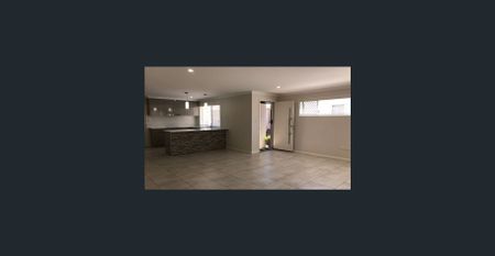 Gorgeous 3 bedroom unit - Photo 2