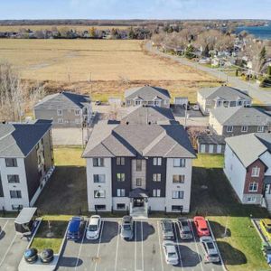 Beau 5 1/2 récent, libre MAINTENANT ! Domaine du Golf; BAISSE DE PRIX !! - Photo 2