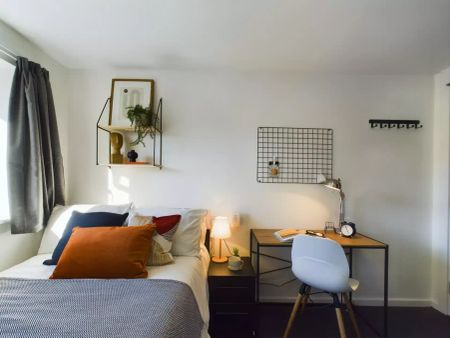 4 Bedroom House - Photo 4