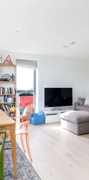 3 bedroom flat in London - Photo 1