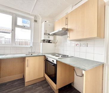 2 bed Flat Princes Street, Southend-on-Sea, SS1 - Photo 2
