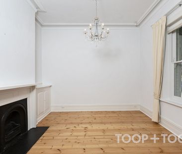 REFINED HERITAGE LIVING IN PRESTIGIOUS WALKERVILLE - Photo 1