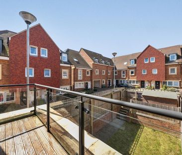 4 bedroom terraced house to rent - Photo 1