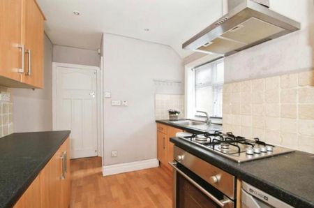 2 bedroom flat to rent - Photo 3