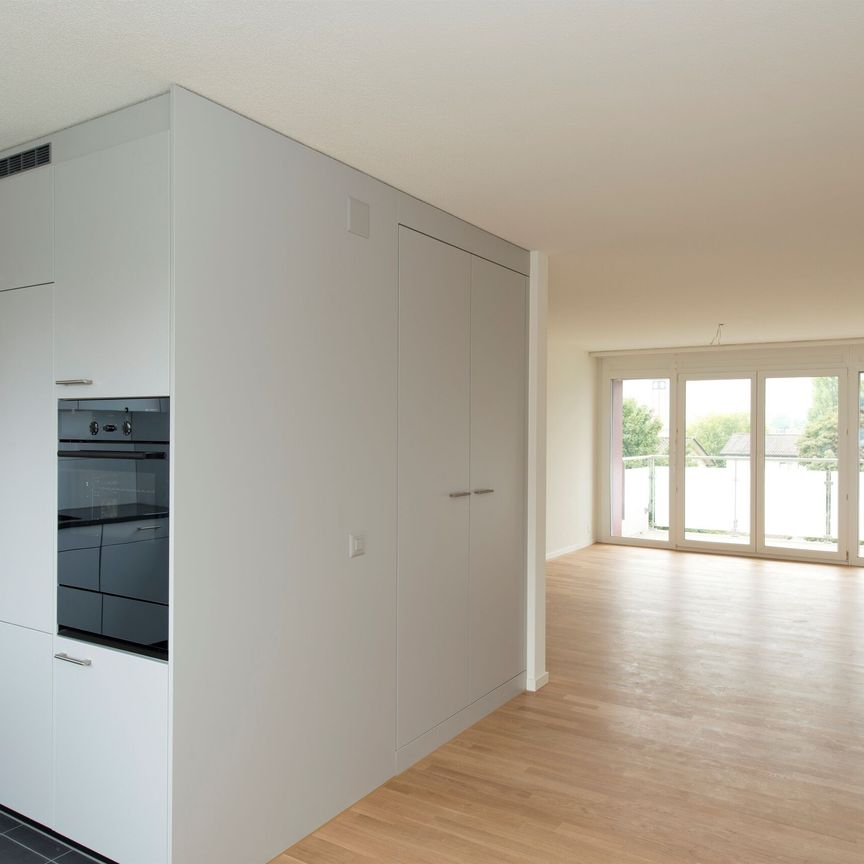 Sunny apartment with a spacious balcony! - Photo 1