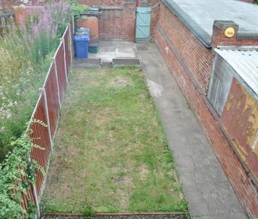 3 bedroom terraced house to rent - Photo 2