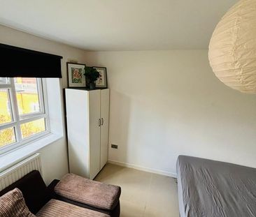 Room in a Shared Flat, Shenstone House, SW16 - Photo 3