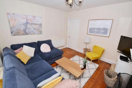 2 bedroom semi-detached house to rent - Photo 2