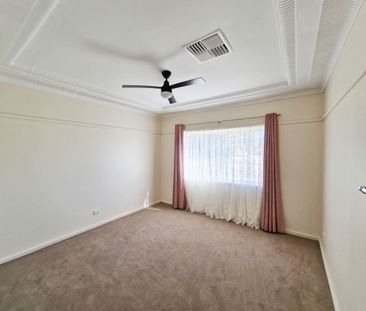 Comfortable & Character-Filled Home - FULLY FURNISHED. - Photo 4