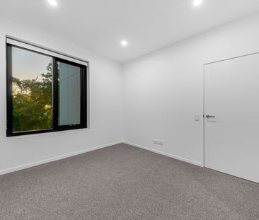 Stylish Two-Bedroom Apartment with Modern Finishes & Stunning Views - Photo 1