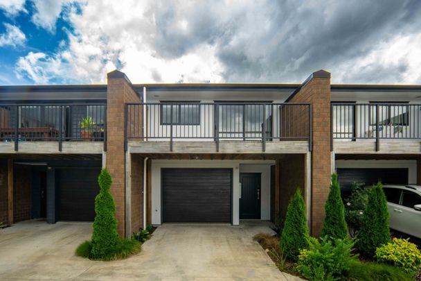 Modern 2-Bedroom Townhouse - The Perfect Lock-Up and Leave - Photo 1
