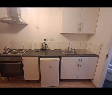 Studio Flat, West India Dock Road, E14 - Photo 2