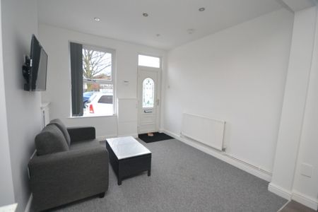 2 bed Mid Terraced House for Rent - Photo 2