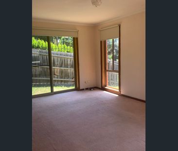 Bright & Spacious - Photo 6