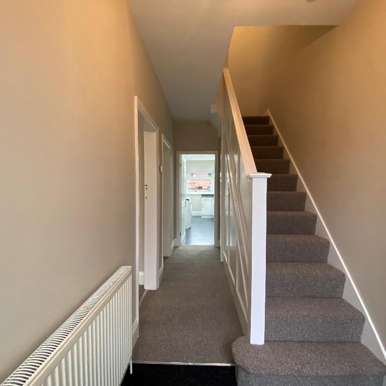 3 Bedroom Terraced House To Rent - Photo 1