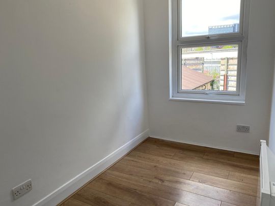 2 Bed End Terrace, Cross Road, CR0 - Photo 1