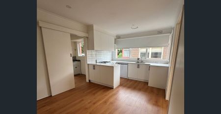 Peaceful, private and perfectly positioned - Photo 5