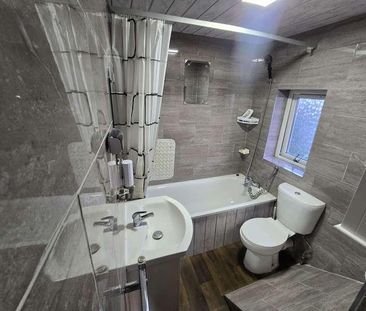 Lynfield Drive, Bradford, BD9 - Photo 5