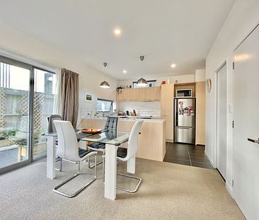 Modern 3-Bedroom Townhouse is Tawa - Photo 3