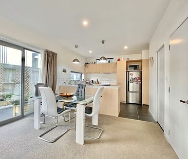 Modern 3-Bedroom Townhouse is Tawa - Photo 2