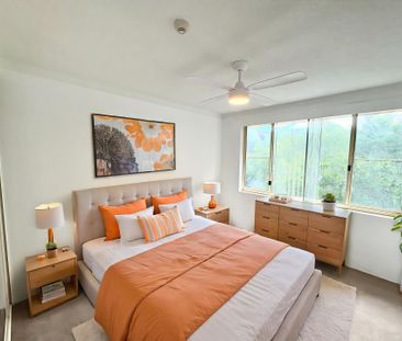 Relaxed Home Living with leafy outlook - Photo 3