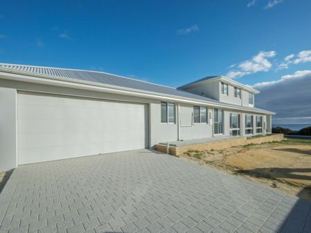 Brand-New Luxury Home with Ocean Views � 5 Bedrooms, 2 Studies & Multiple Living Zones - Photo 4