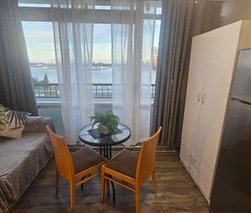 Renovated studio apartment on the Broadwater Southport! - Photo 2