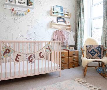 3 bedroom flat to rent - Photo 6