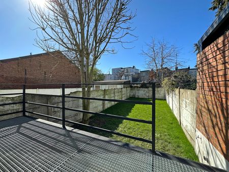 Zeer mooi gerenoveerd één-slaapkamer appartement met terras en tuin te Deurne. - Foto 2