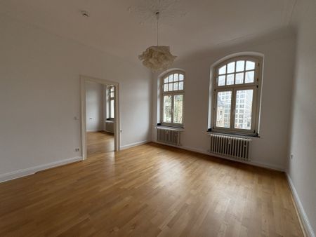 2-Zimmer Altbau mit Balkon zum Verlieben: Renoviert in Pempelfort! - Photo 3