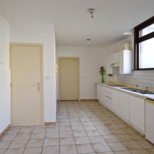 Gelijkvloers app. te huur in Roeselare voor € 535 met 1 slaapkamer - Photo 1