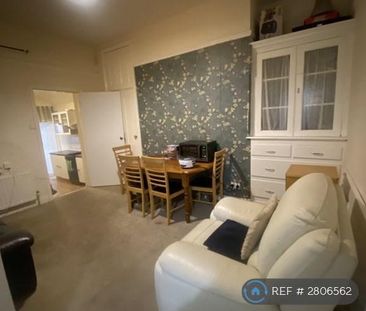 1 bedroom in a flat share to rent - Photo 5