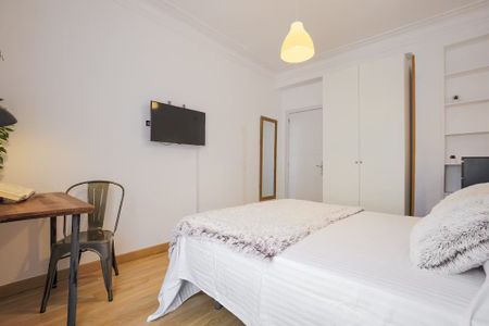 Plaza de Manuel Becerra, Madrid, Community of Madrid 28028 - Photo 2