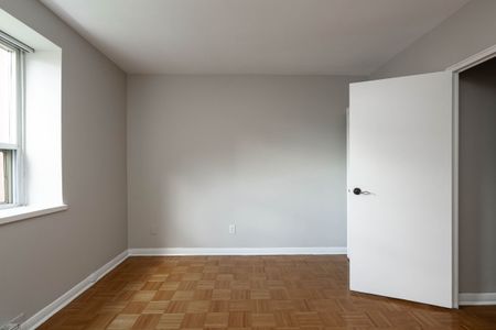 365 Eglinton Avenue East - Photo 2