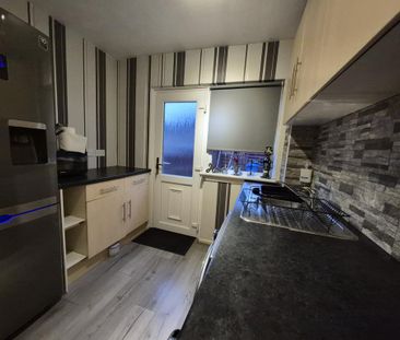 2 bedroom end of terrace house to rent - Photo 1