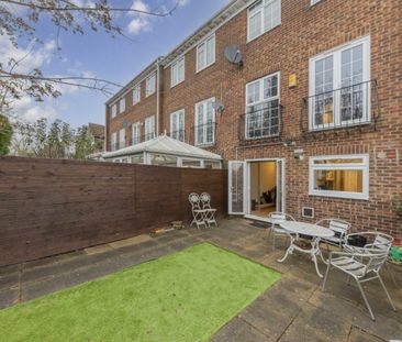Oakview Gardens, N2, London - Photo 2