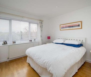 Totland Bay, Isle Of Wight, PO39 - Photo 4