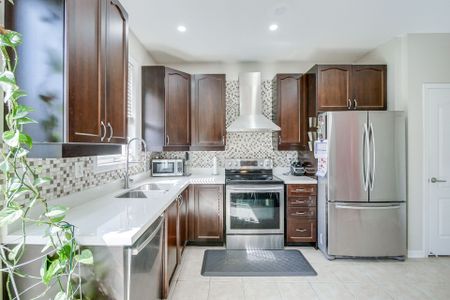 For Lease - 330 Schreyer Crescent, Milton, Ontario - Photo 4