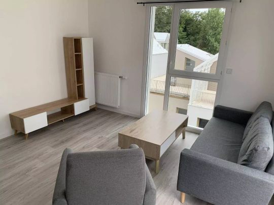 location Appartement T4 DE 89m² À POISSY - Photo 1