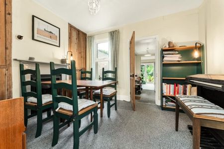 Stone Terrace, Stone Street £1,750 pcm ⓘ The monthly or weekly payment required by the landlord. Read our glossary page , 2 bedrooms, semi-detached house, to let * Tenant info - Photo 5