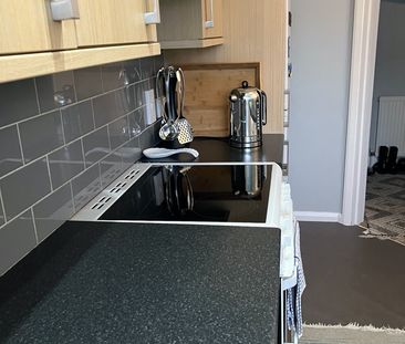 2 Bed Flat, St. Leonards Court, SW14 - Photo 4