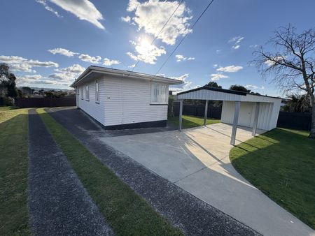 Tidy 3-Bedroom Home with Great Indoor-Outdoor Flow - Ngongotaha - Photo 2